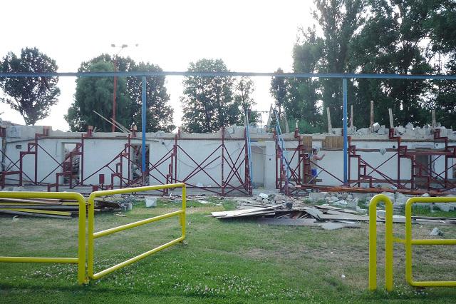 Fotogaléria Rekonštrukcia a nadstavba tribúny Madunice 1.6.2016 - (40) Rekonštrukcia a nadstavba tribúny Madunice 1.6.2016 -